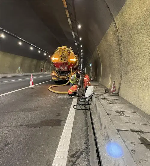 铜川隧道排水渠清淤